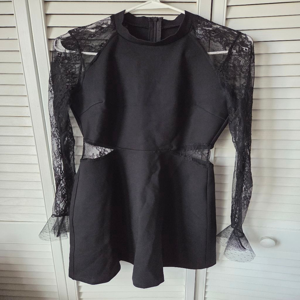 Lulus Black polyester lace sleeves and bellow wrist knee high dress